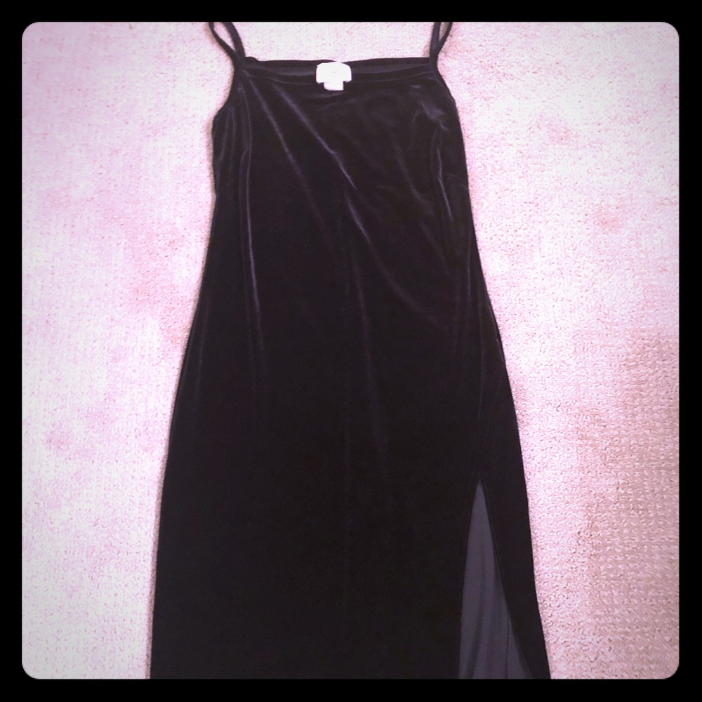 Juniors black velvet dress with side slit